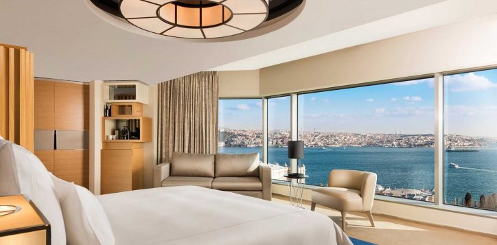 20-corner-room-with-bosphorus-view-2