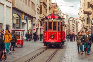 nostaljik-tramvayla-bir-guen-taksimden-modaya